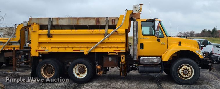 image for item KT9685 2006 International 7400  dump truck