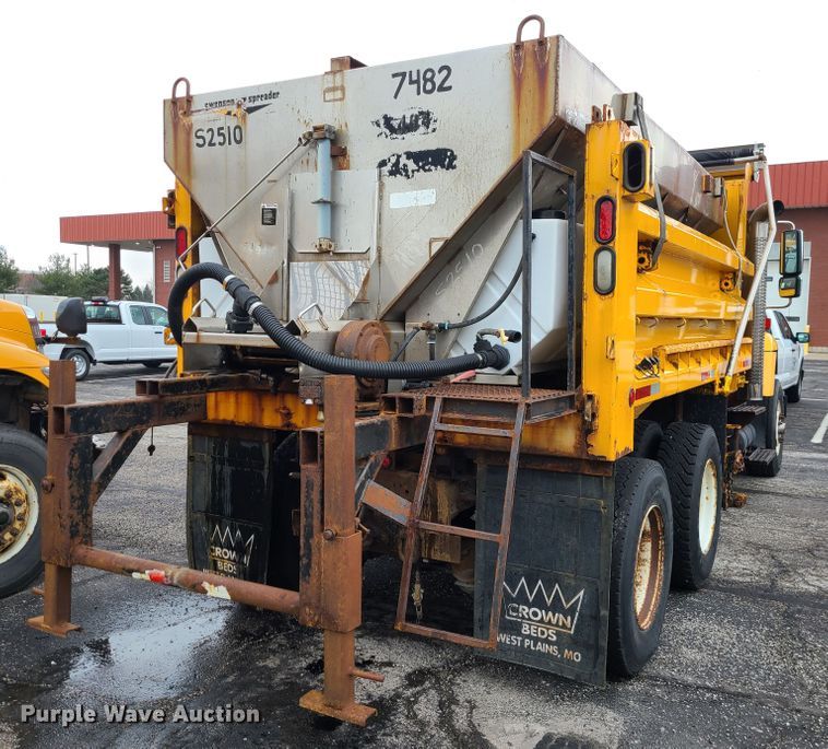 image for item KT9685 2006 International 7400  dump truck