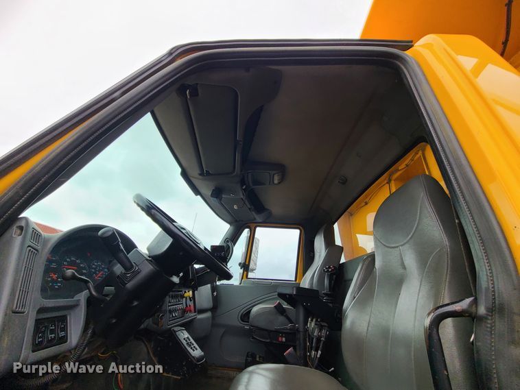 image for item KT9685 2006 International 7400  dump truck