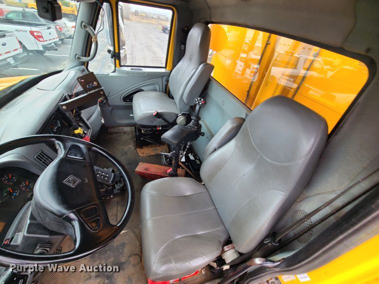 image for item KT9685 2006 International 7400  dump truck