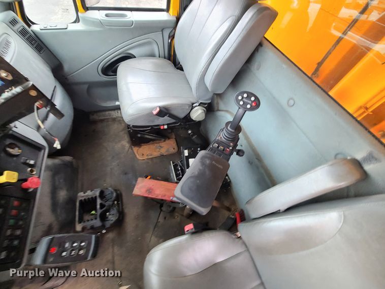 image for item KT9685 2006 International 7400  dump truck