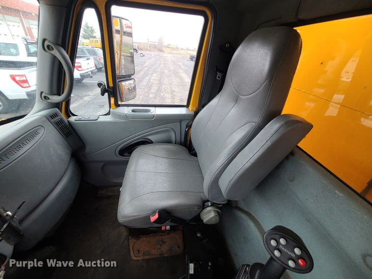 image for item KT9685 2006 International 7400  dump truck