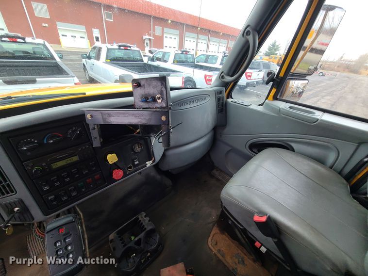 image for item KT9685 2006 International 7400  dump truck