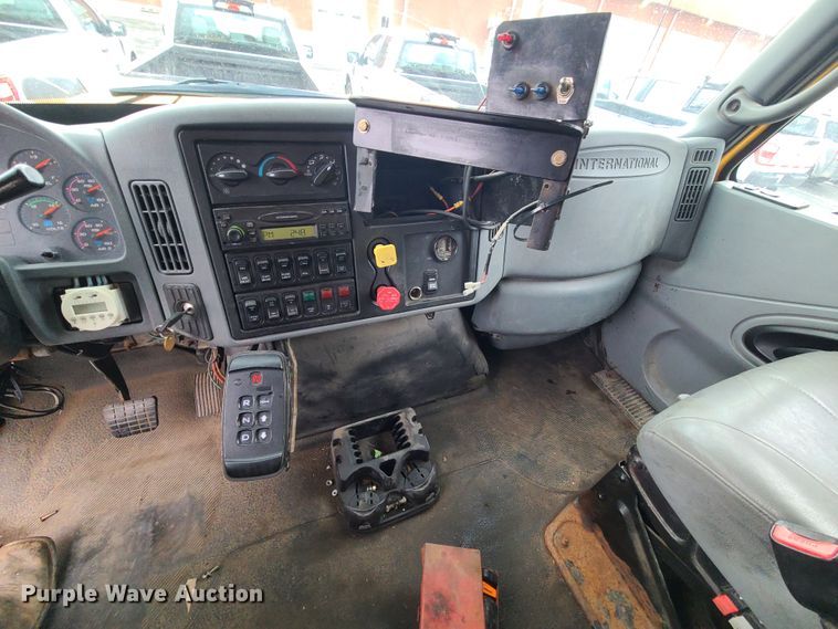 image for item KT9685 2006 International 7400  dump truck