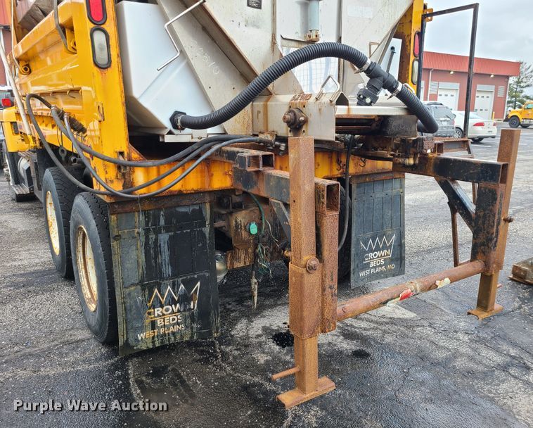 image for item KT9685 2006 International 7400  dump truck