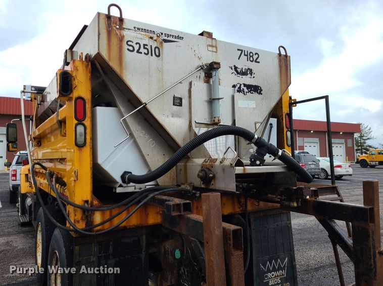 image for item KT9685 2006 International 7400  dump truck