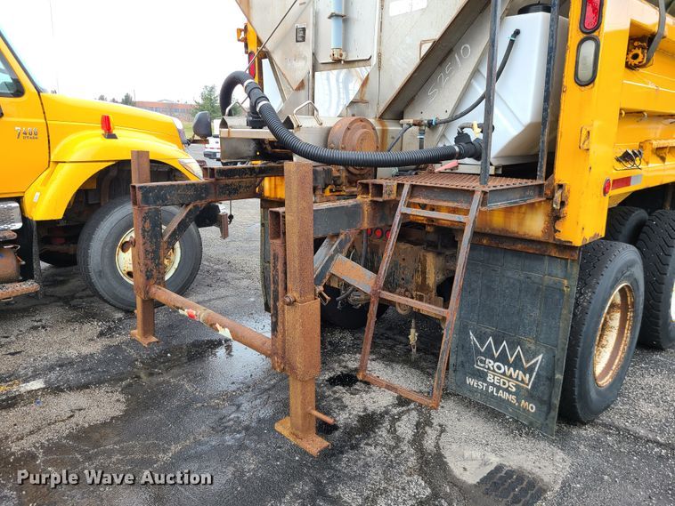 image for item KT9685 2006 International 7400  dump truck