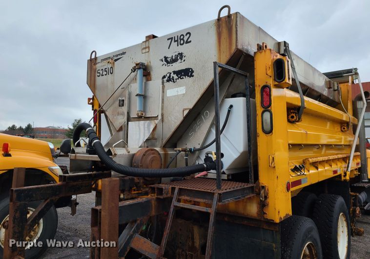 image for item KT9685 2006 International 7400  dump truck