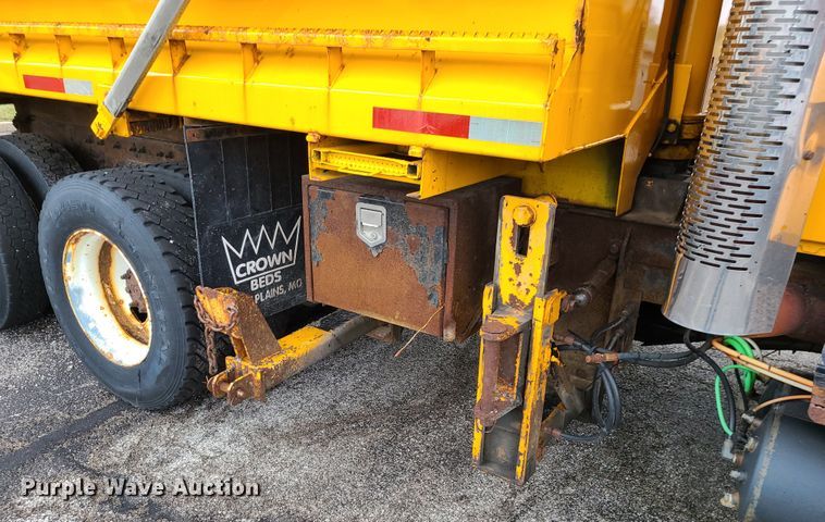 image for item KT9685 2006 International 7400  dump truck