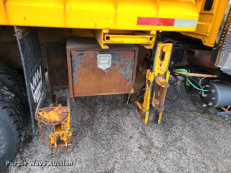 image for item KT9685 2006 International 7400  dump truck