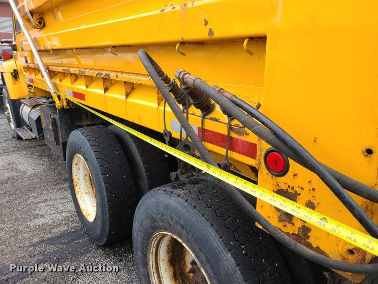 image for item KT9685 2006 International 7400  dump truck