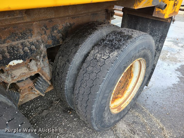 image for item KT9685 2006 International 7400  dump truck