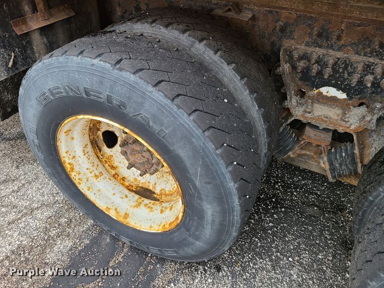 image for item KT9685 2006 International 7400  dump truck