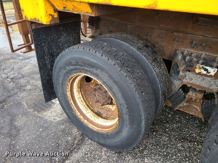 image for item KT9685 2006 International 7400  dump truck