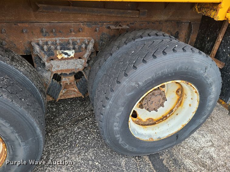 image for item KT9685 2006 International 7400  dump truck