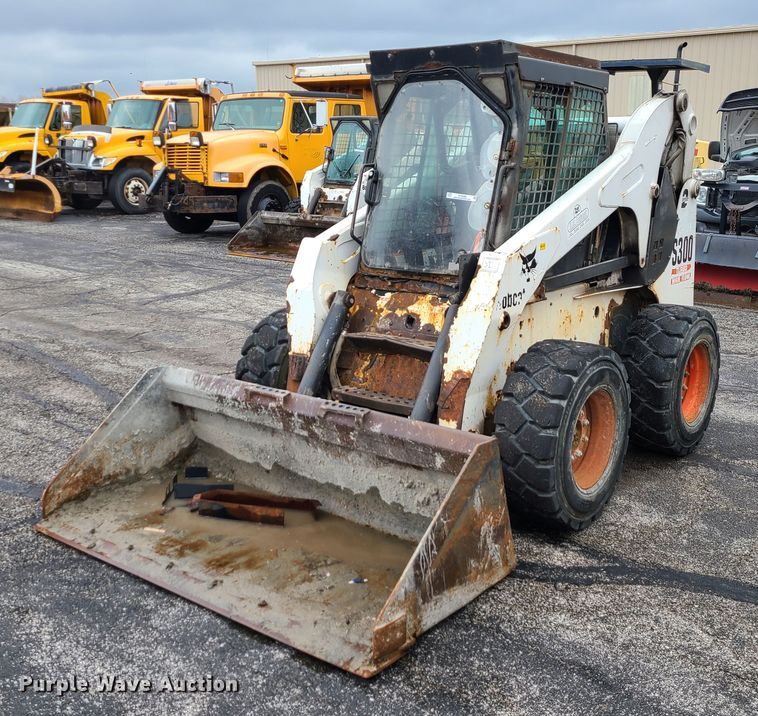 image for item KT9686 2005 Bobcat S300  skid steer loader