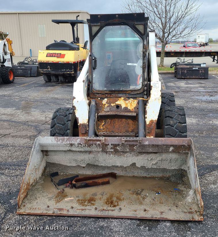 image for item KT9686 2005 Bobcat S300  skid steer loader