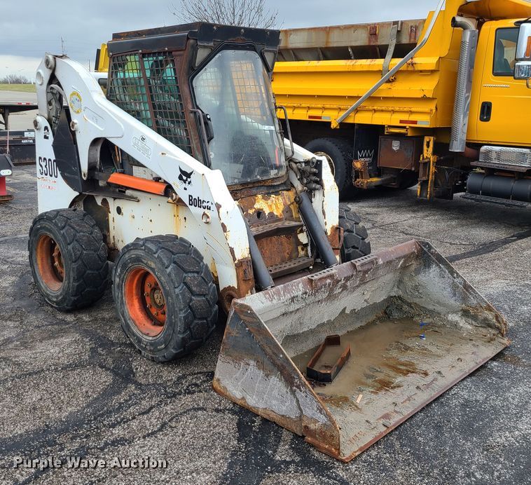 image for item KT9686 2005 Bobcat S300  skid steer loader
