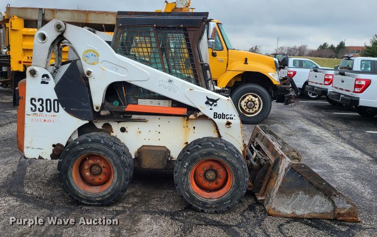 image for item KT9686 2005 Bobcat S300  skid steer loader