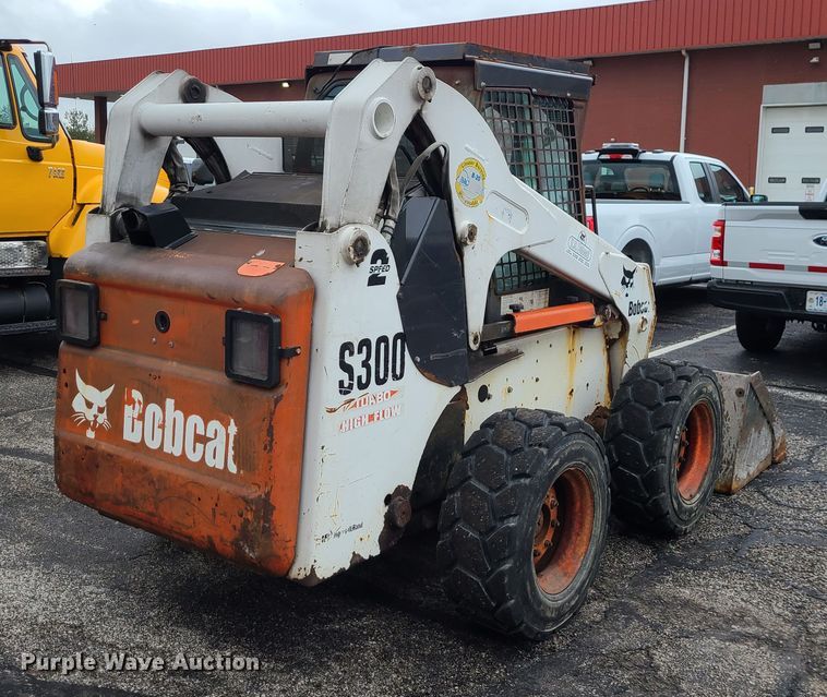 image for item KT9686 2005 Bobcat S300  skid steer loader