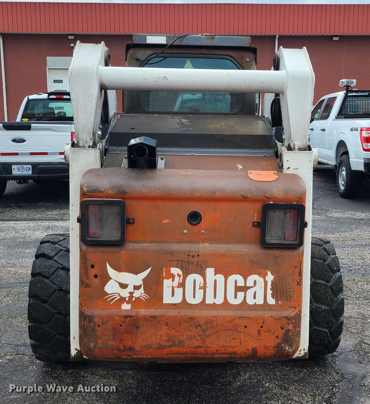 image for item KT9686 2005 Bobcat S300  skid steer loader