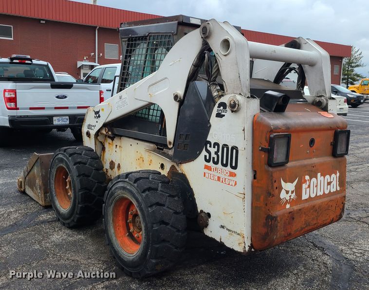 image for item KT9686 2005 Bobcat S300  skid steer loader