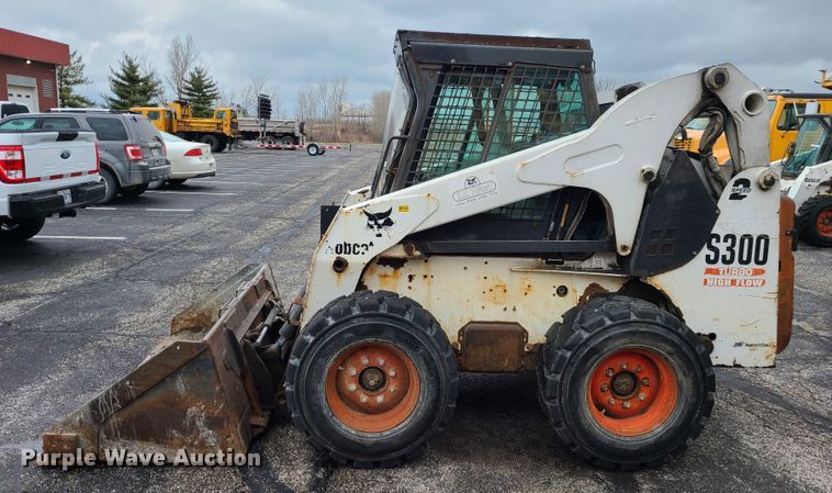 image for item KT9686 2005 Bobcat S300  skid steer loader