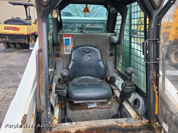 image for item KT9686 2005 Bobcat S300  skid steer loader