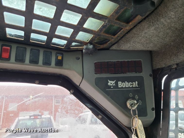 image for item KT9686 2005 Bobcat S300  skid steer loader