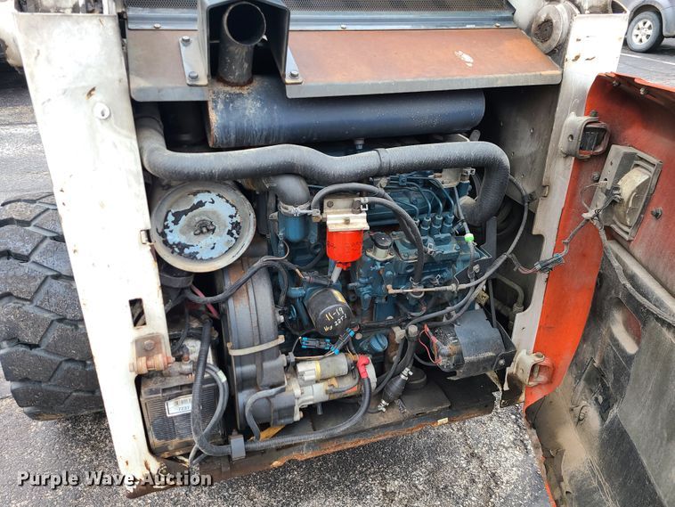 image for item KT9686 2005 Bobcat S300  skid steer loader