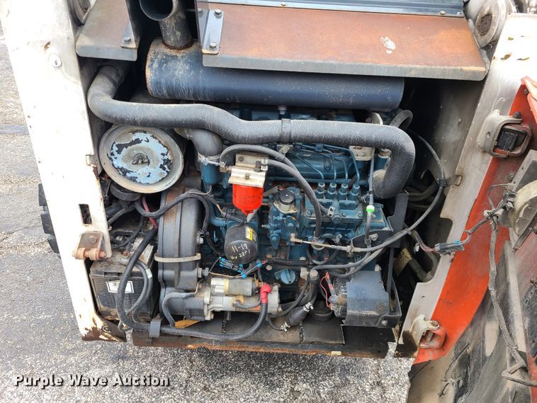 image for item KT9686 2005 Bobcat S300  skid steer loader