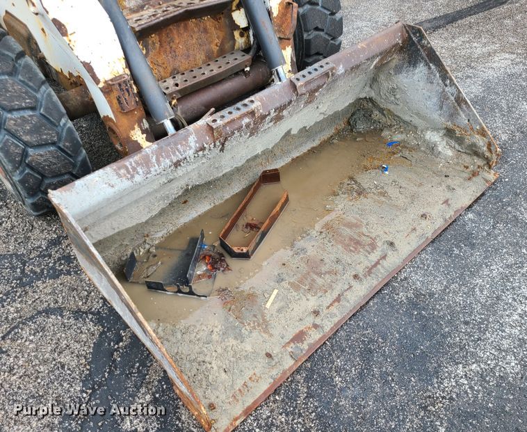 image for item KT9686 2005 Bobcat S300  skid steer loader