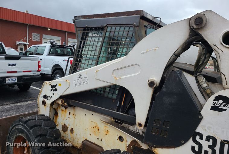 image for item KT9686 2005 Bobcat S300  skid steer loader
