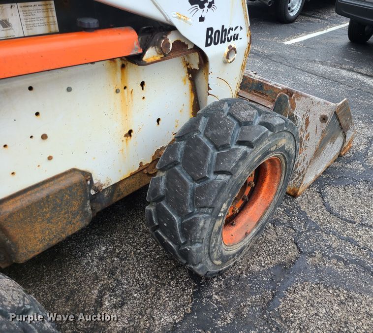 image for item KT9686 2005 Bobcat S300  skid steer loader