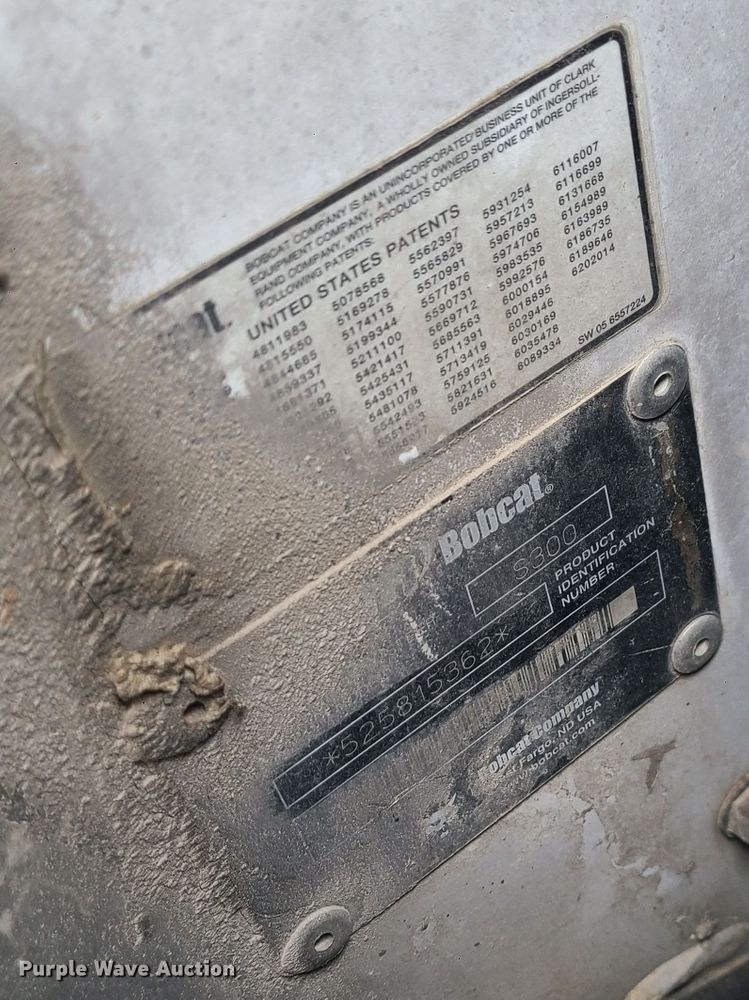 image for item KT9686 2005 Bobcat S300  skid steer loader