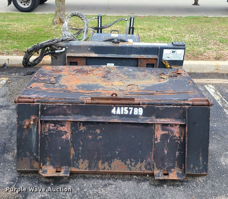 image for item KT9686 2005 Bobcat S300  skid steer loader