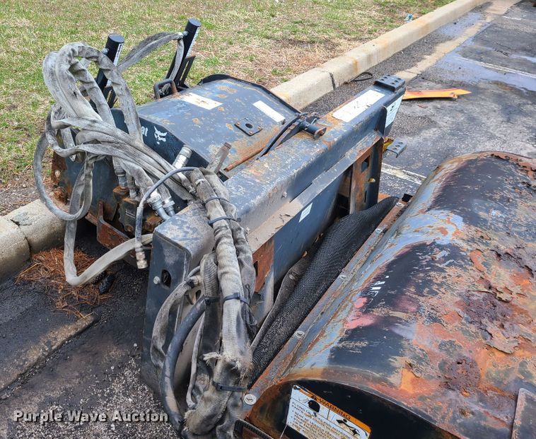 image for item KT9686 2005 Bobcat S300  skid steer loader