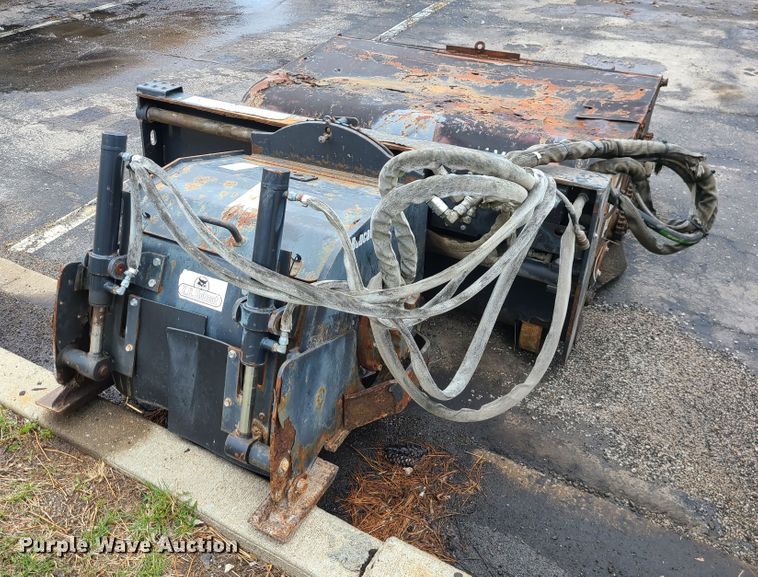 image for item KT9686 2005 Bobcat S300  skid steer loader