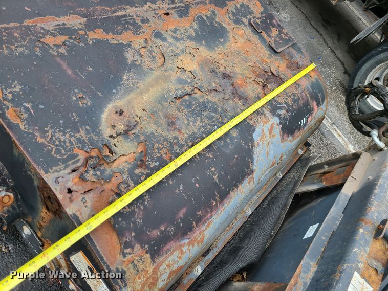 image for item KT9686 2005 Bobcat S300  skid steer loader