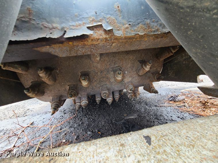 image for item KT9686 2005 Bobcat S300  skid steer loader