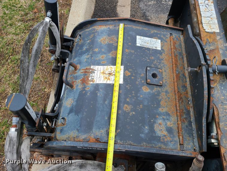 image for item KT9686 2005 Bobcat S300  skid steer loader