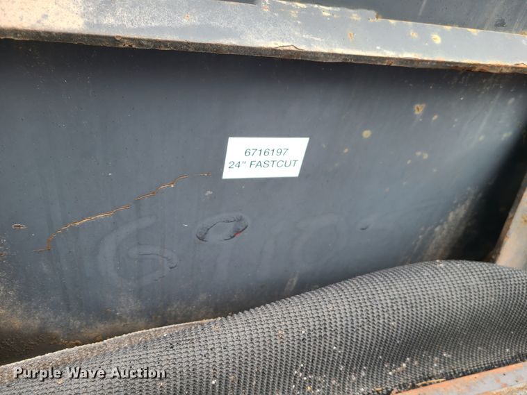 image for item KT9686 2005 Bobcat S300  skid steer loader