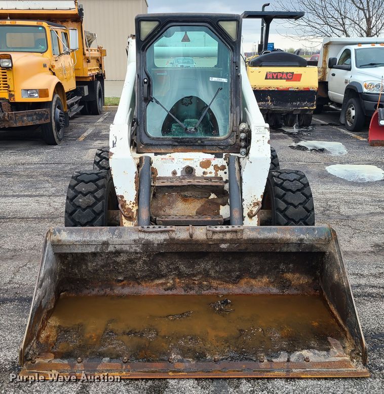 image for item KT9689 2005 Bobcat S300  skid steer loader