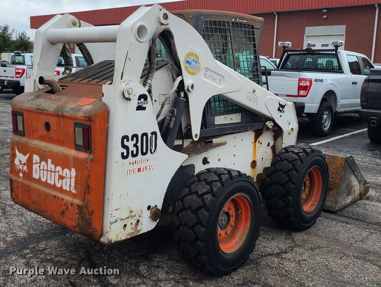 image for item KT9689 2005 Bobcat S300  skid steer loader