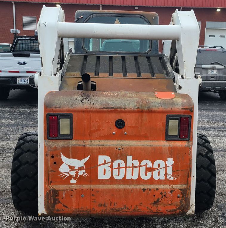 image for item KT9689 2005 Bobcat S300  skid steer loader