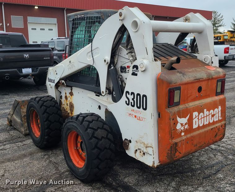 image for item KT9689 2005 Bobcat S300  skid steer loader