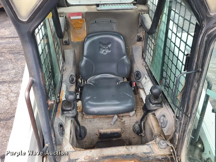 image for item KT9689 2005 Bobcat S300  skid steer loader