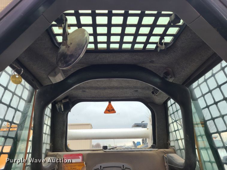 image for item KT9689 2005 Bobcat S300  skid steer loader