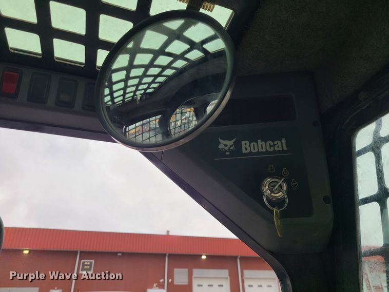 image for item KT9689 2005 Bobcat S300  skid steer loader