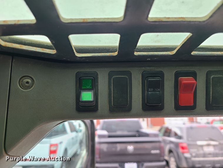 image for item KT9689 2005 Bobcat S300  skid steer loader